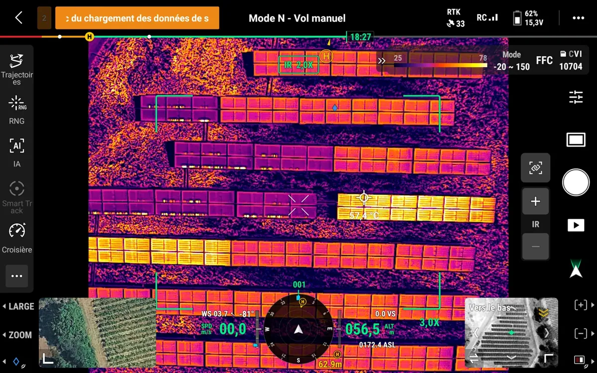 Écran de pilotage en vol : image thermique d'une centrale solaire avec mesure de température à 57,4 °C